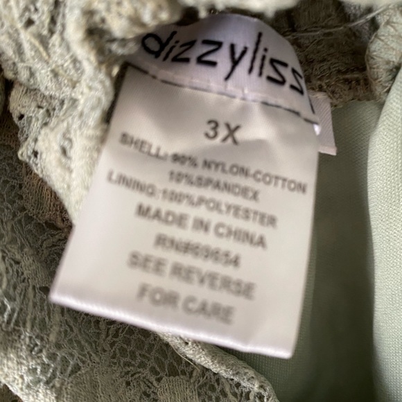 Women’s plus size top - Picture 4 of 6